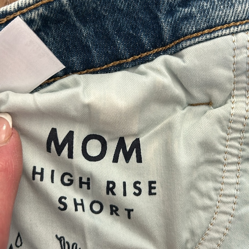 Lucky Brand Mom high Rise Women's short Denim Shorts - Blue‎ size 2/26 - Picture 8 of 9